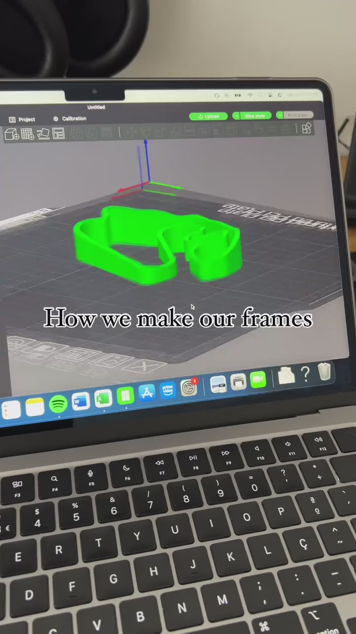 3D-Printed Formula 1 Race Track Display Case